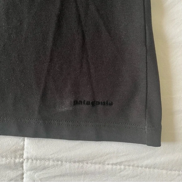 Patagonia Black Vneck Women Short Sleeve Size Medium - Picture 4 of 4